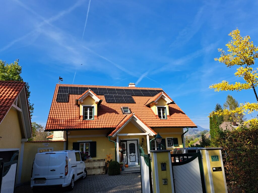 Effiziente Photovoltaikanlage auf Hausdach – nachhaltige Energiegewinnung mit Solarpanels
