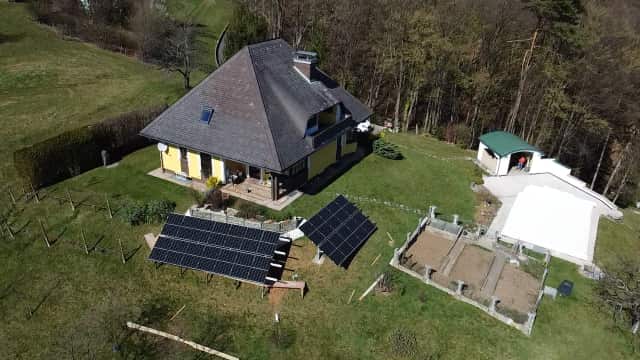 Hochwertige Solarmodule im Nahaufnahme – innovative Technologie für nachhaltige Energie.
